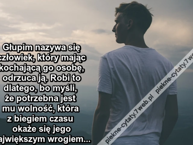 Głupim nazywa się człowiek, który mając kochającą go osobę, odrzuca ją. Robi to dlatego, bo myśli, że potrzebna jest mu wolność, która z biegiem czasu okaże się jego największym wrogiem...